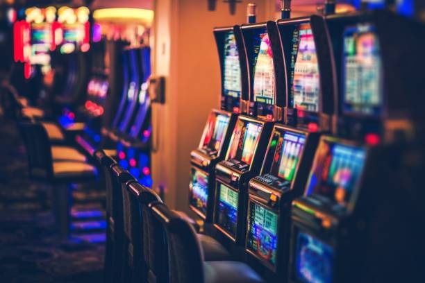 oltoto mobile app interface showing live casino tables and football markets